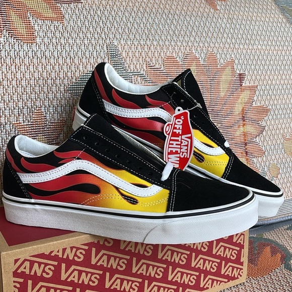Vans Men’s Old Skool
(Flame) Black/Black/True White
VN0A38G1PHN
Sneakers - Picture 12 of 16